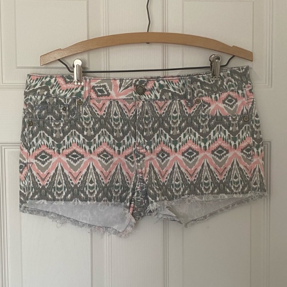 Printed Frayed Hem Jean Shorts